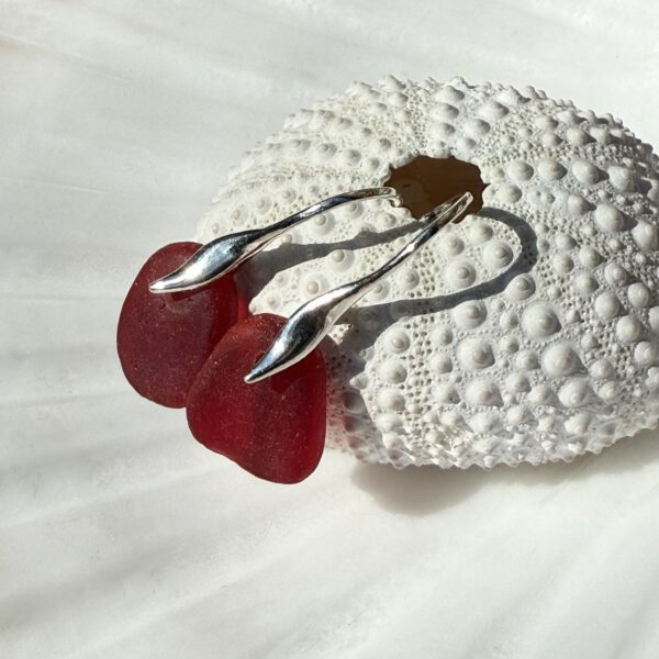 rood zeeglas met sterling zilver 925 golf oorhaakjes