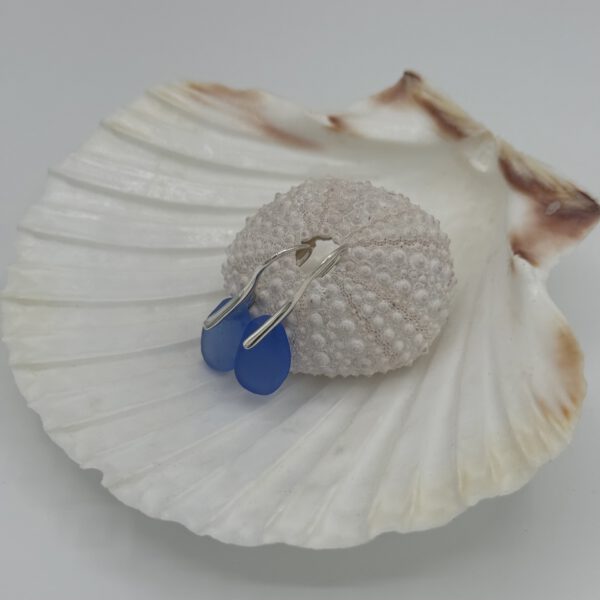 sterling zilveren 925 oorhaakjes met blauw zeeglas