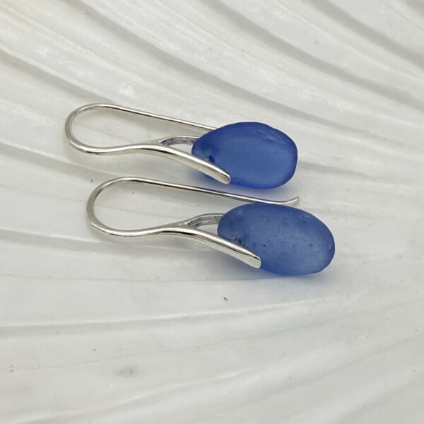 sterling zilveren 925 oorhaakjes met blauw zeeglas