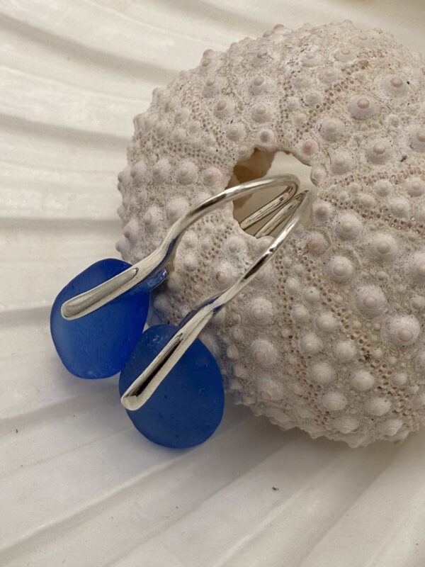 sterling zilveren 925 oorhaakjes met blauw zeeglas