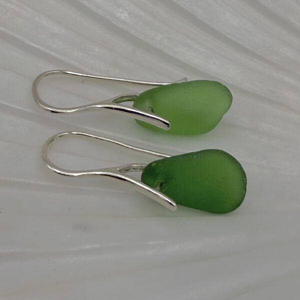 sterling zilveren 925 oorhaakjes met groen zeeglas