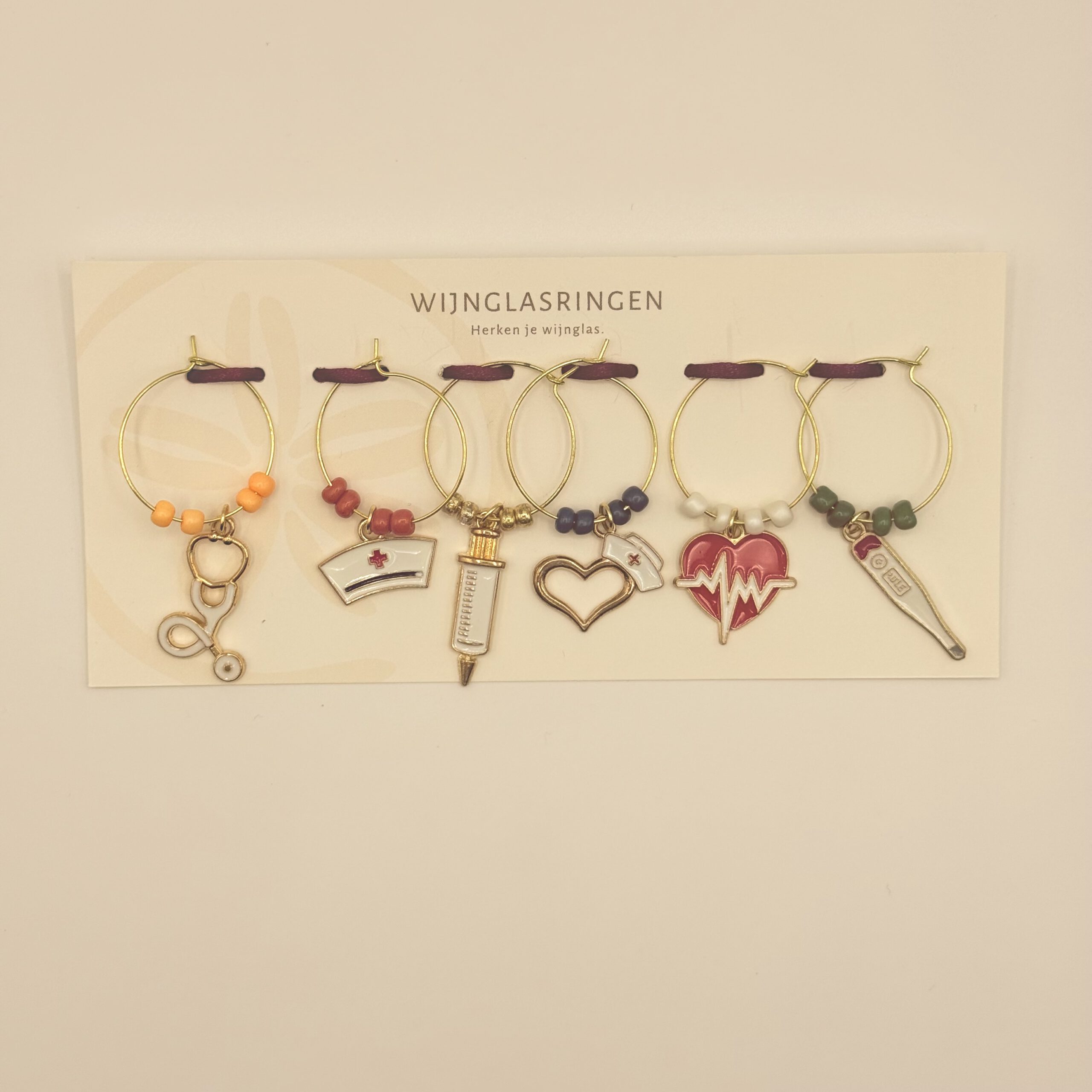 6 wijnglasringen aan kaartje thema zuster