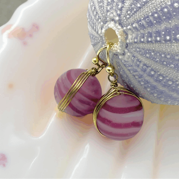 Marmerlook glazen druppeloorbellen roze
