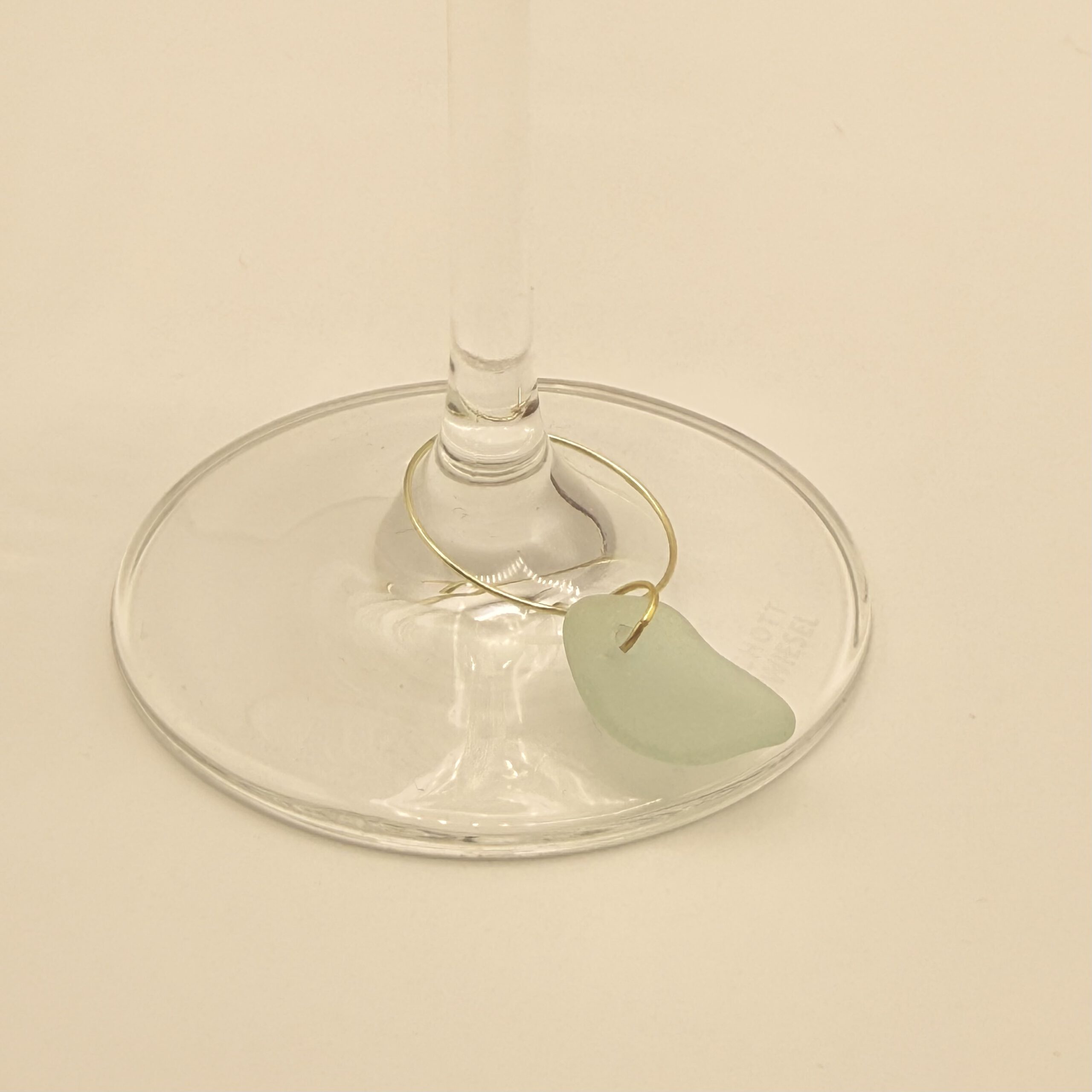 Wijnglasring met aqua zeeglas