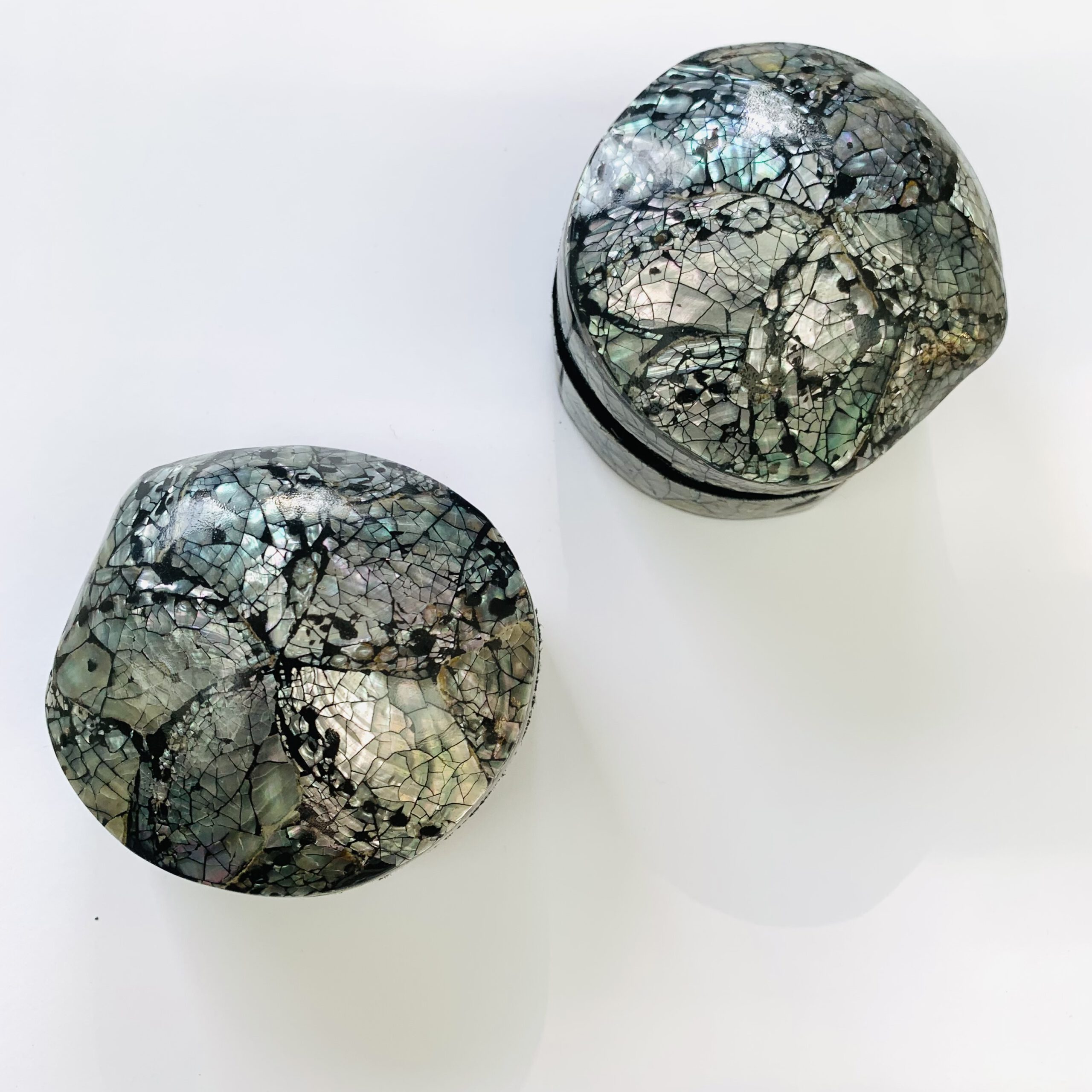 Bovenkant van sieradendoosjes met abalone schelppatroon